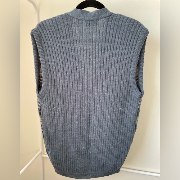 Knitted vest - Picture 2 of 3